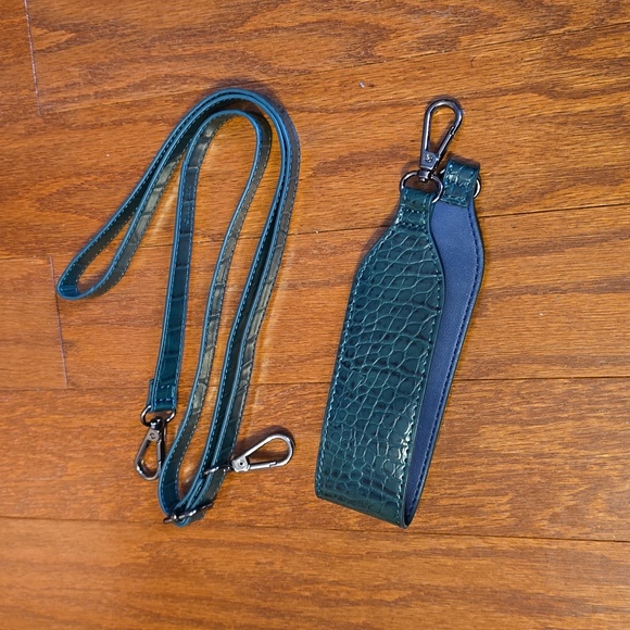 Calpak Travel Wallet - Picture 3 of 5